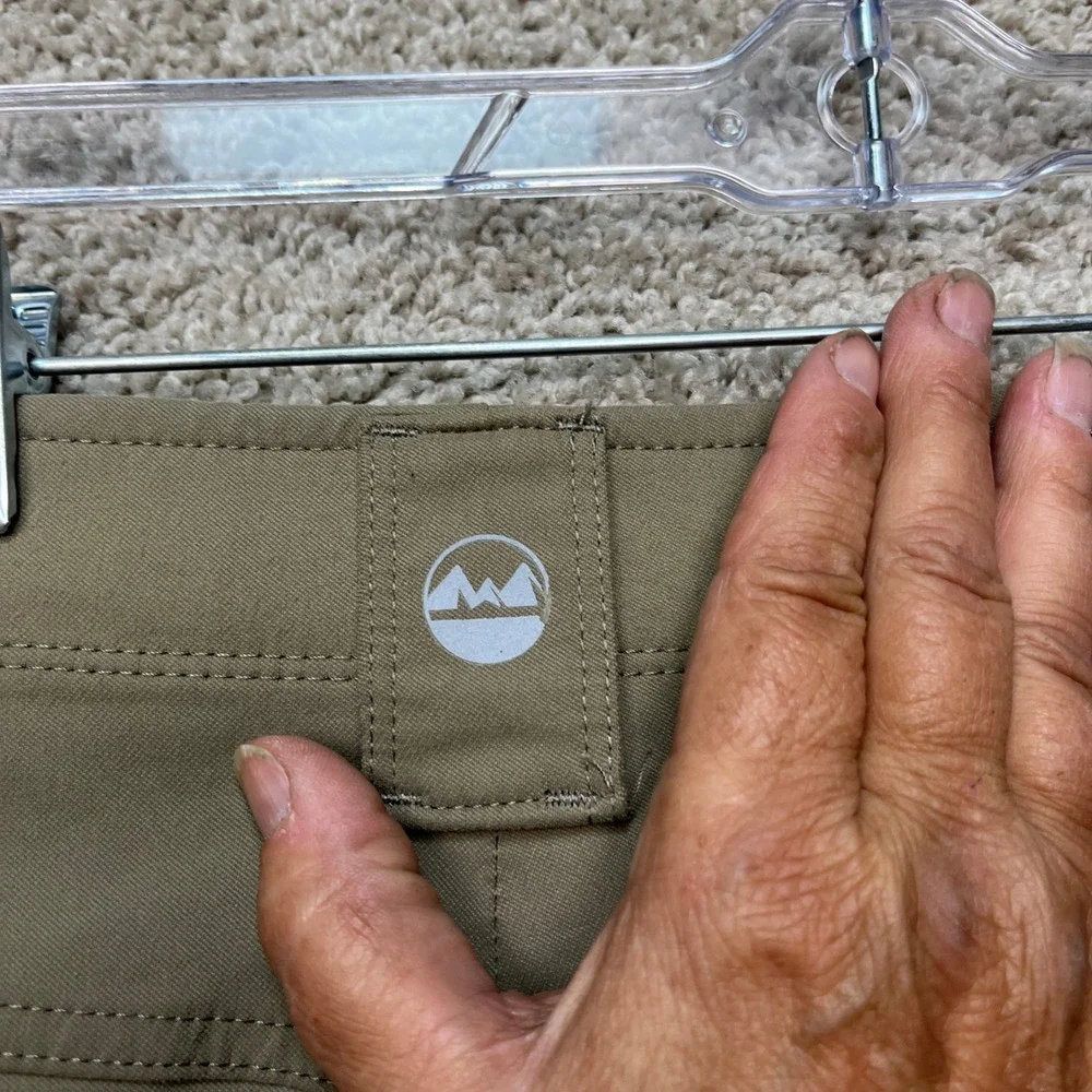 Wrangler Outdoor Cargo Shorts Mens 44 Khaki Tan Stretch Waistband Flat Front